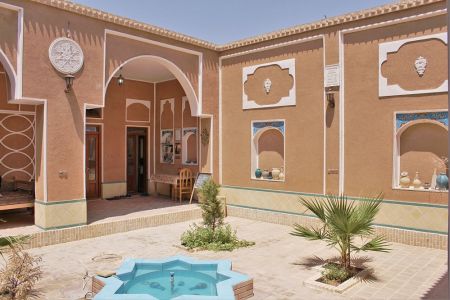 بوم گردی در نزدیکی کویر ورزنه - اتاق ۶ یا ۹