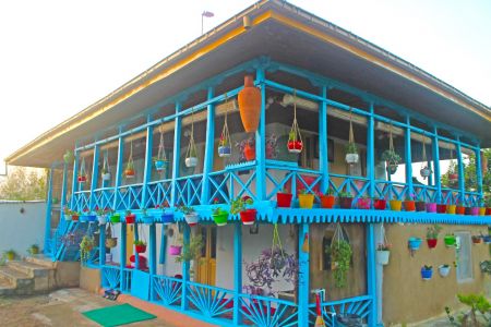 رزرو خانه روستایی قدیمی در صومعه سرا با حیاط بزرگ