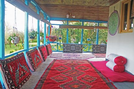 رزرو خانه روستایی قدیمی در صومعه سرا با حیاط بزرگ