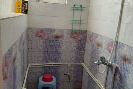 رزرو سوئیت در روستا چشام مهدی شهر - اتاق همکف