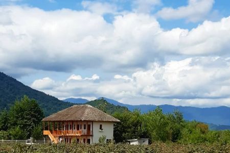 بومگردی در چالکسر  گوراب زرمیخ - اتاق ۳